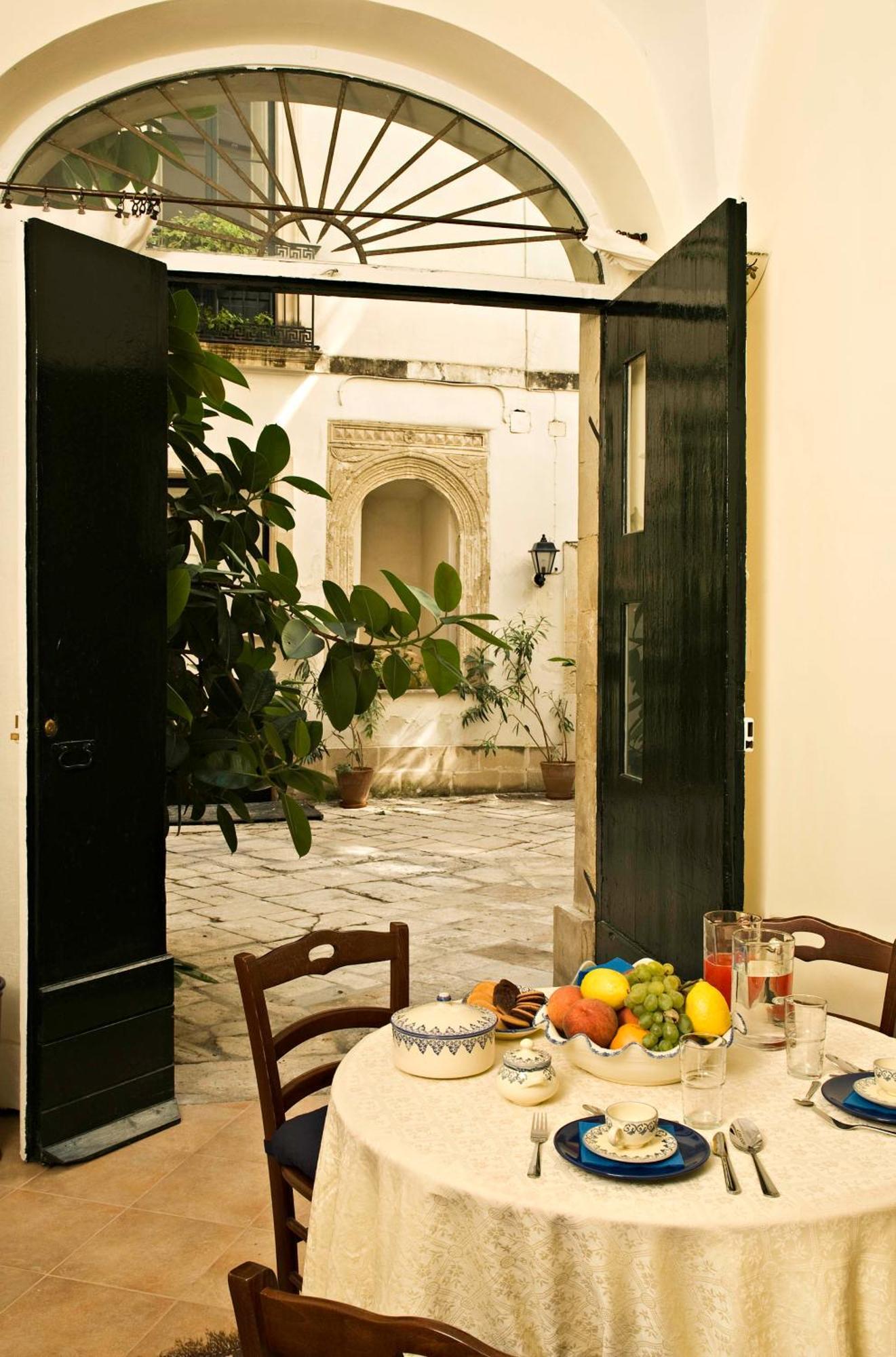 Appartamento Palazzo Bernardini Lecce Esterno foto